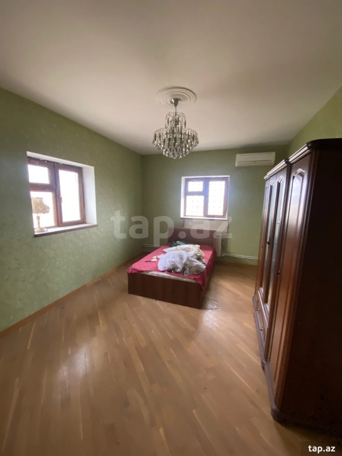 Satılır 14 otaqlı həyət evi