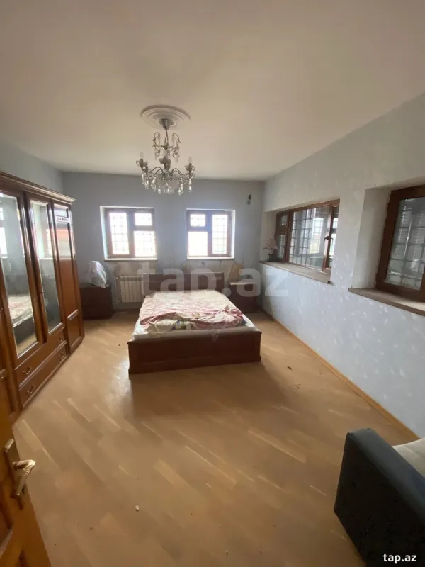 Satılır 14 otaqlı həyət evi
