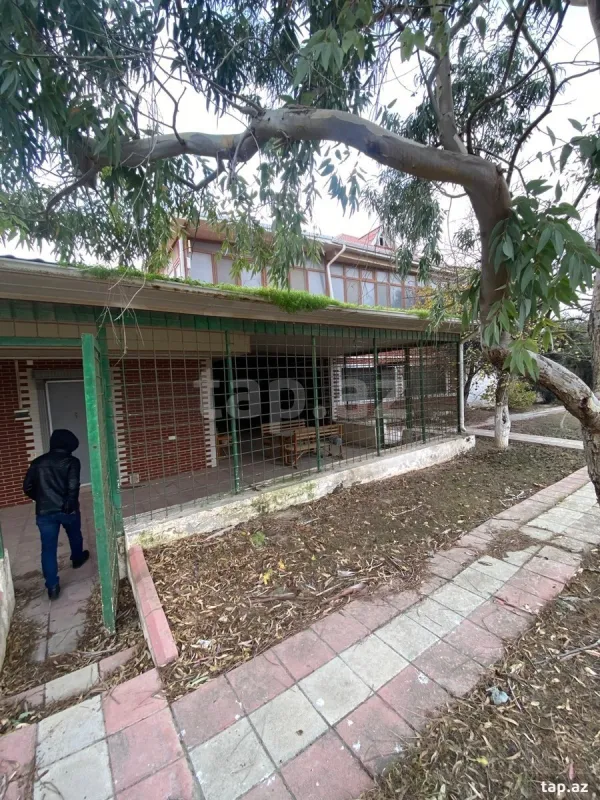 Satılır 14 otaqlı həyət evi