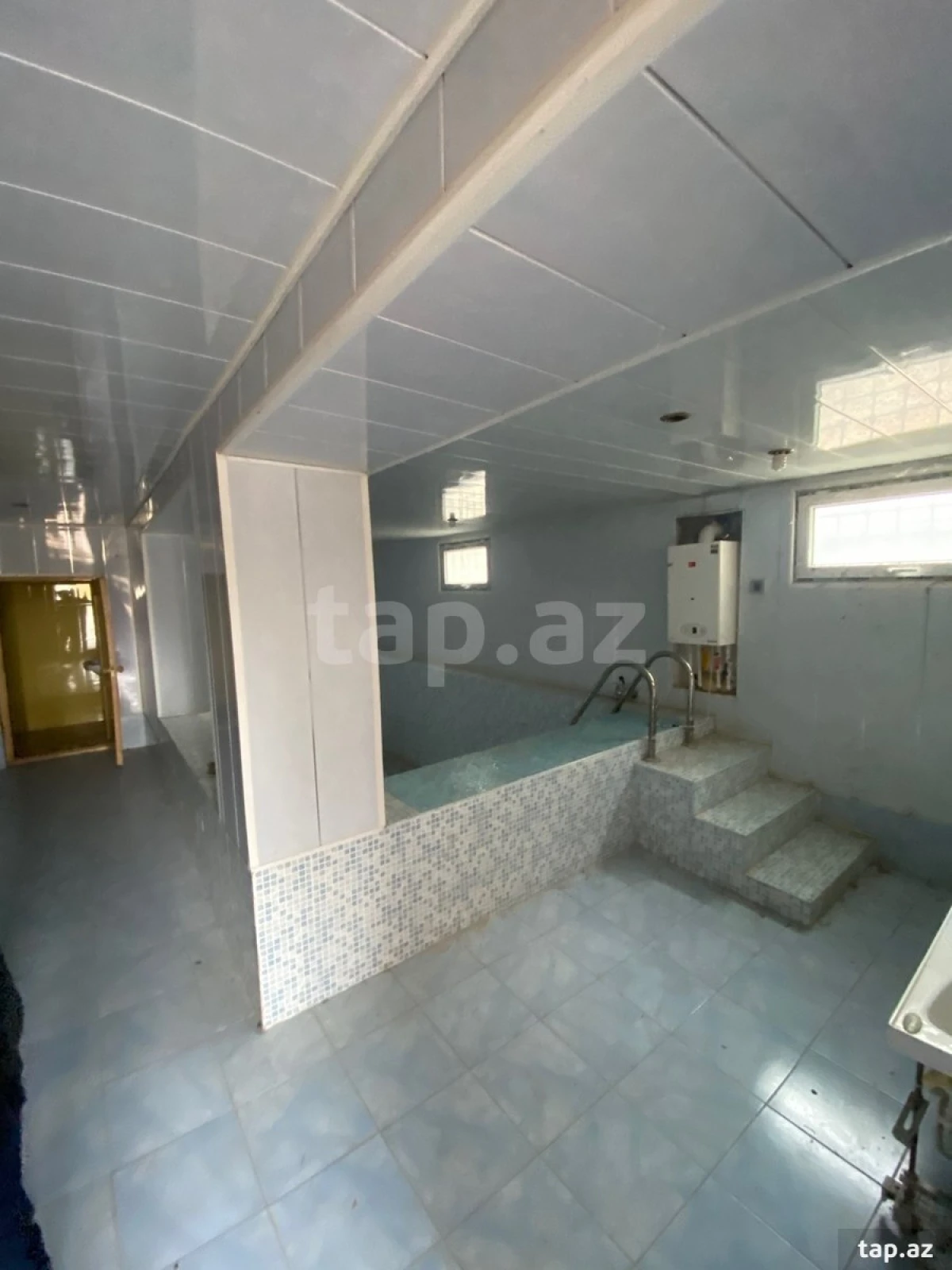 Satılır 14 otaqlı həyət evi