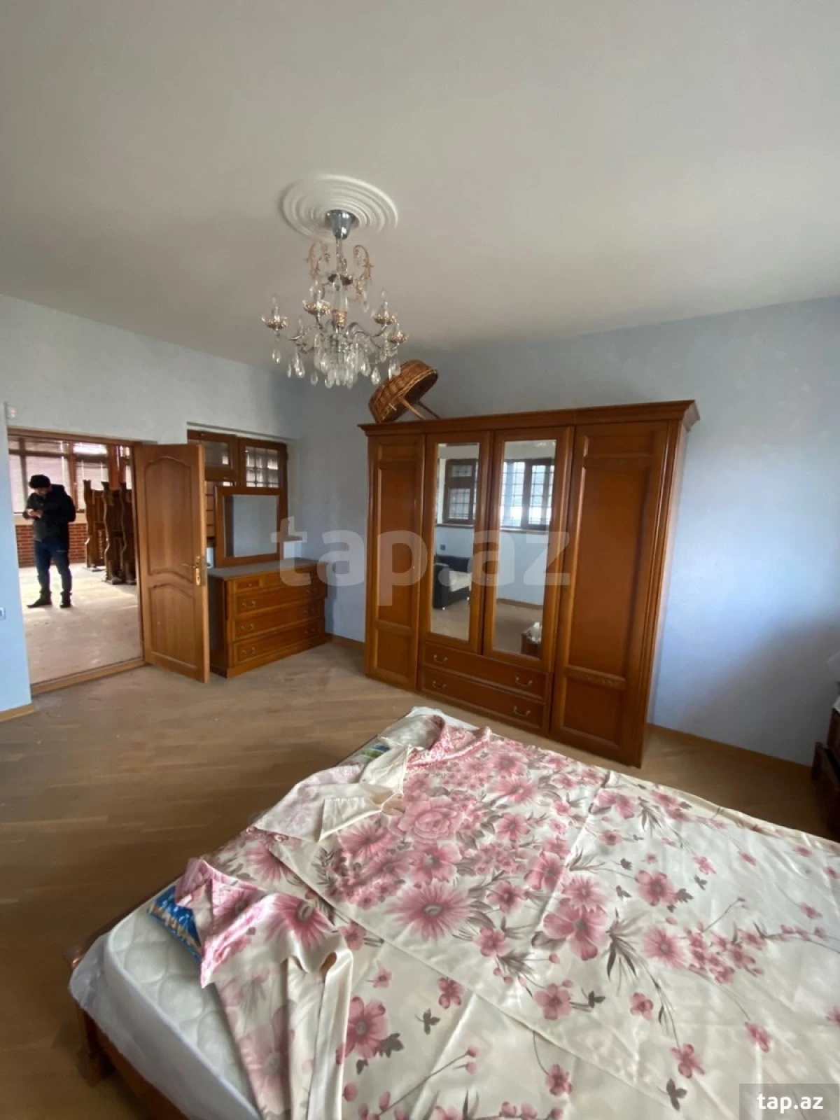 Satılır 14 otaqlı həyət evi