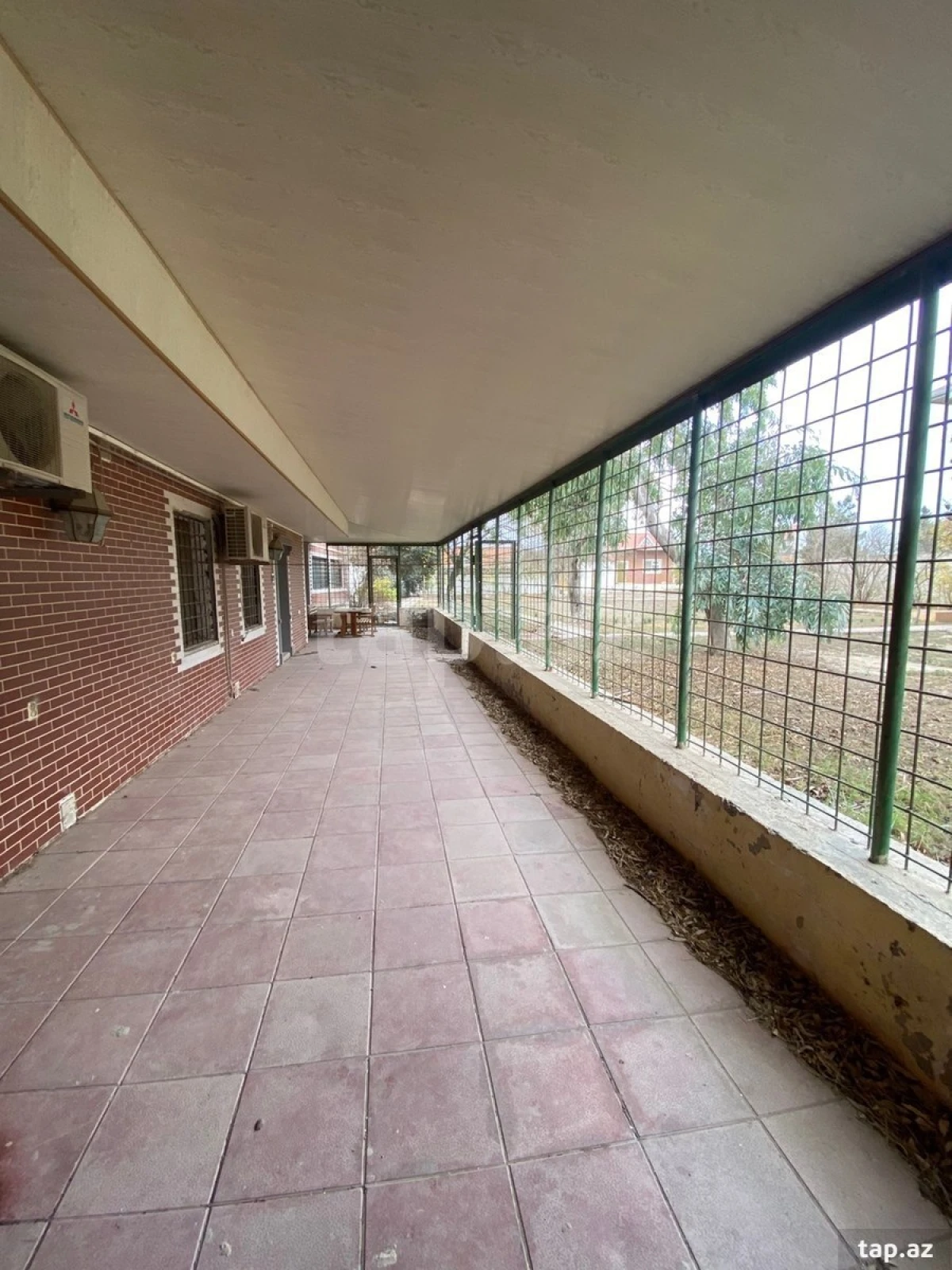 Satılır 14 otaqlı həyət evi