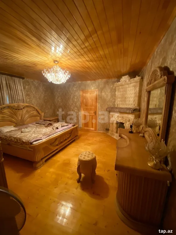 Satılır 14 otaqlı həyət evi