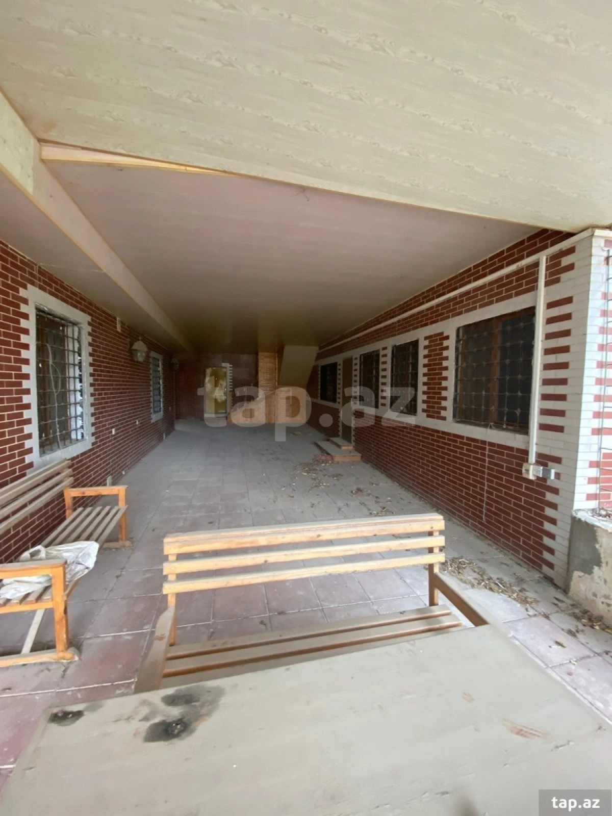 Satılır 14 otaqlı həyət evi