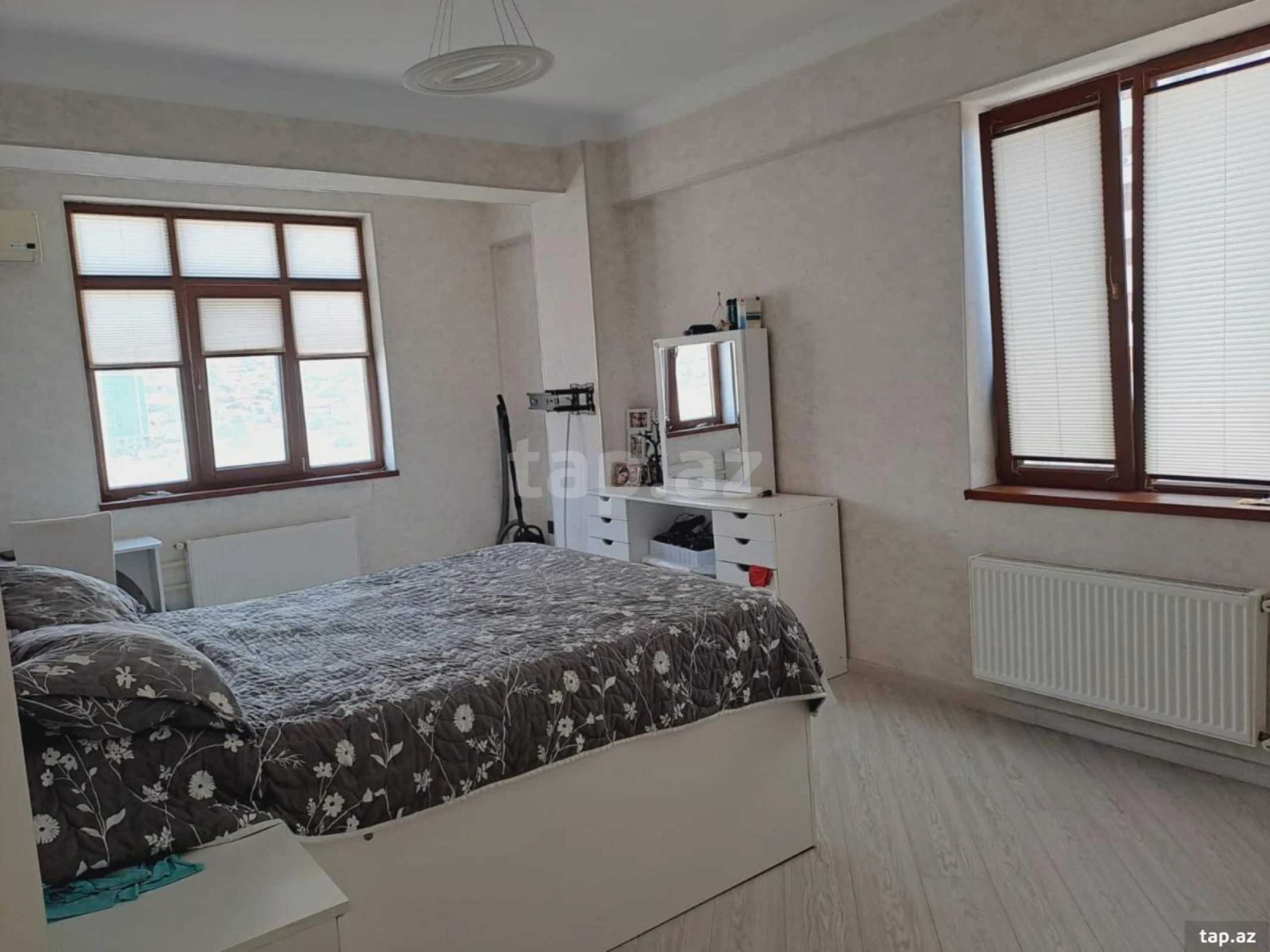 Satılır 3 otaqlı yeni tikili 90 m²