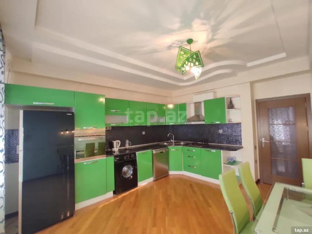 Kirayə verilir 3 otaqlı yeni tikili 120 m²