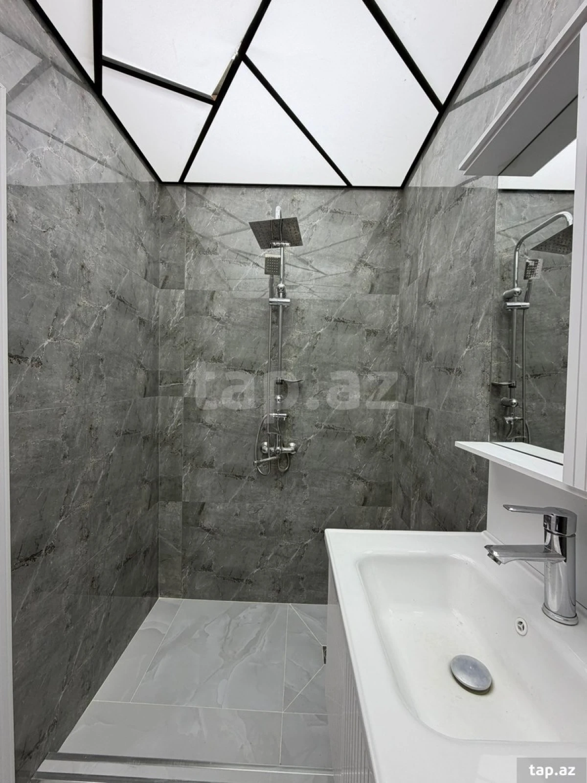 Satılır 3 otaqlı yeni tikili 90 m²