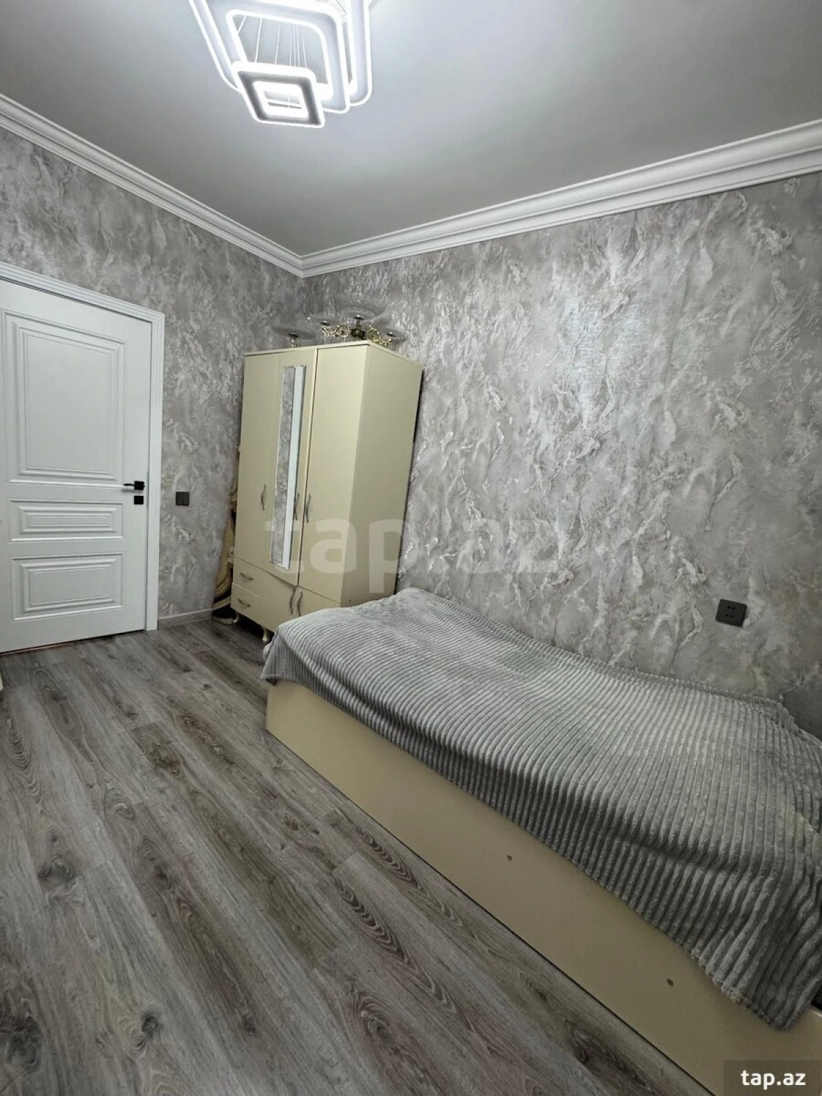 Satılır 4 otaqlı mənzil 90 m²