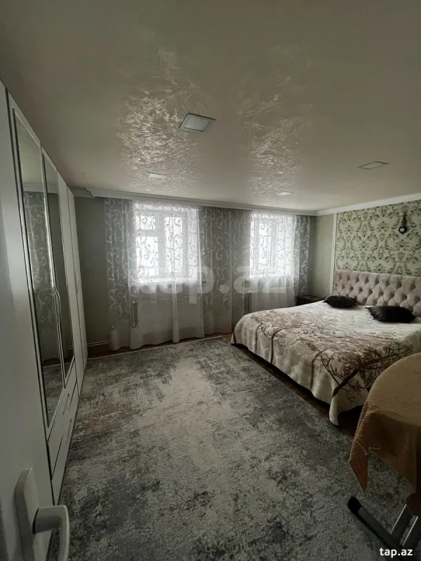 Satılır 8 otaqlı həyət evi