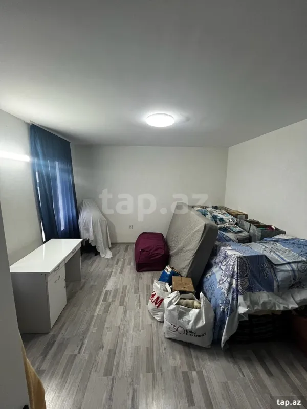 Satılır 8 otaqlı həyət evi