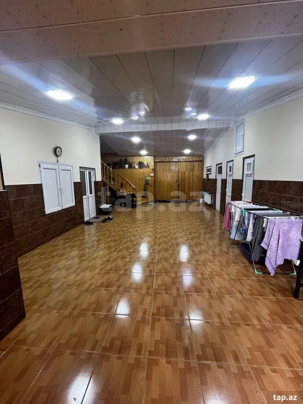Satılır 8 otaqlı həyət evi