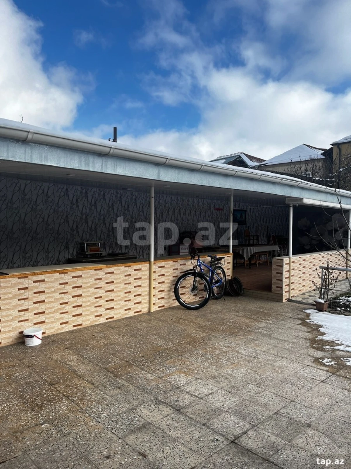 Satılır 8 otaqlı həyət evi