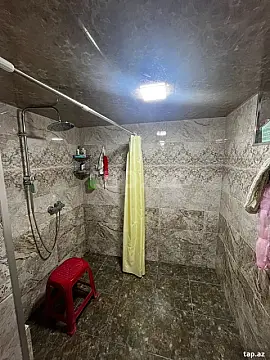 Satılır 8 otaqlı həyət evi