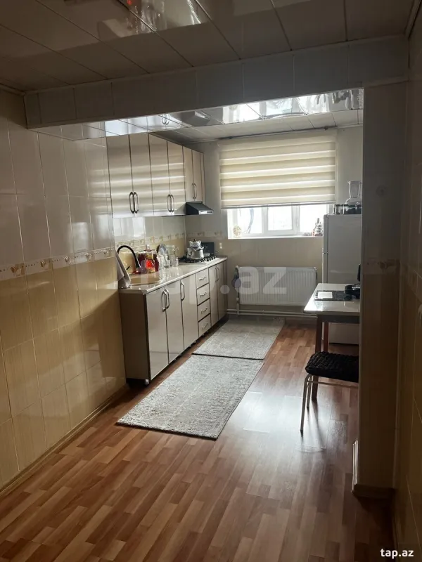 Satılır 8 otaqlı həyət evi