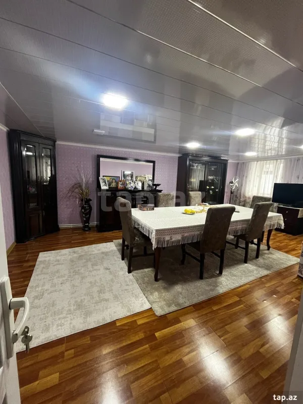 Satılır 8 otaqlı həyət evi