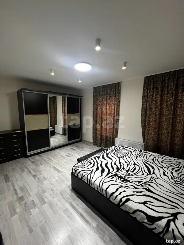 Satılır 8 otaqlı həyət evi