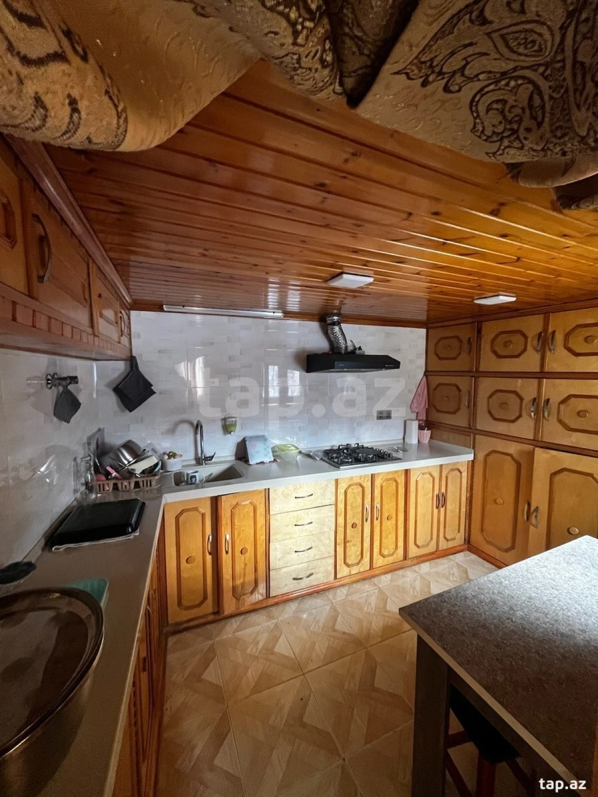 Satılır 8 otaqlı həyət evi