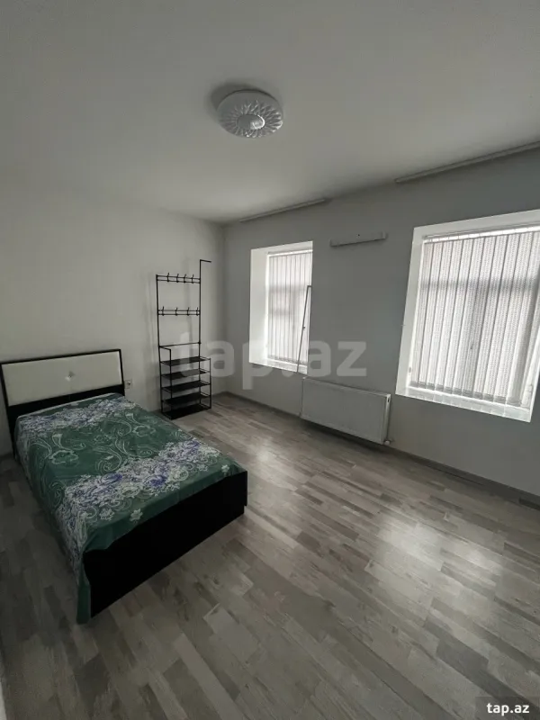 Satılır 8 otaqlı həyət evi