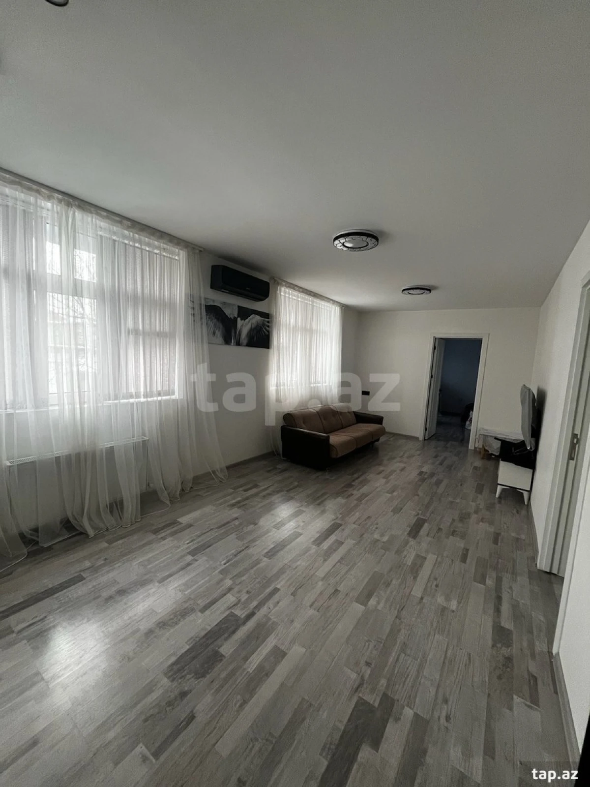 Satılır 8 otaqlı həyət evi