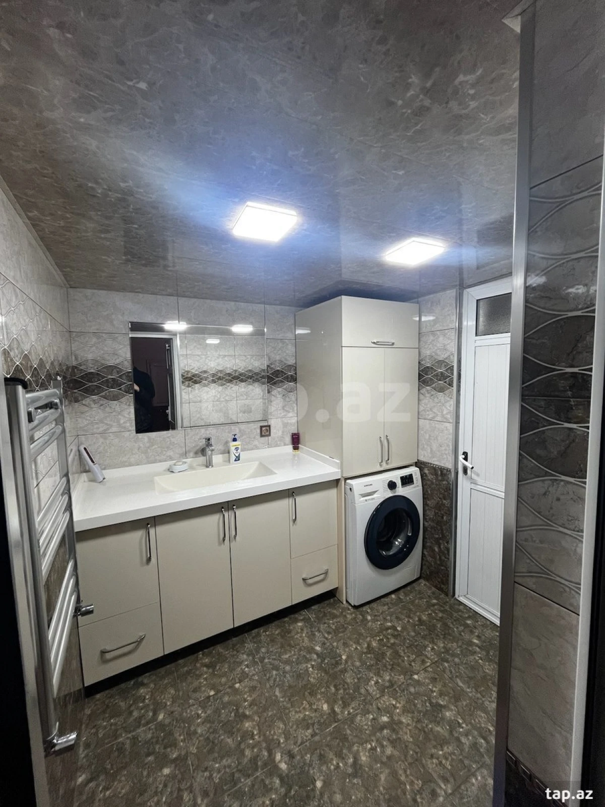 Satılır 8 otaqlı həyət evi