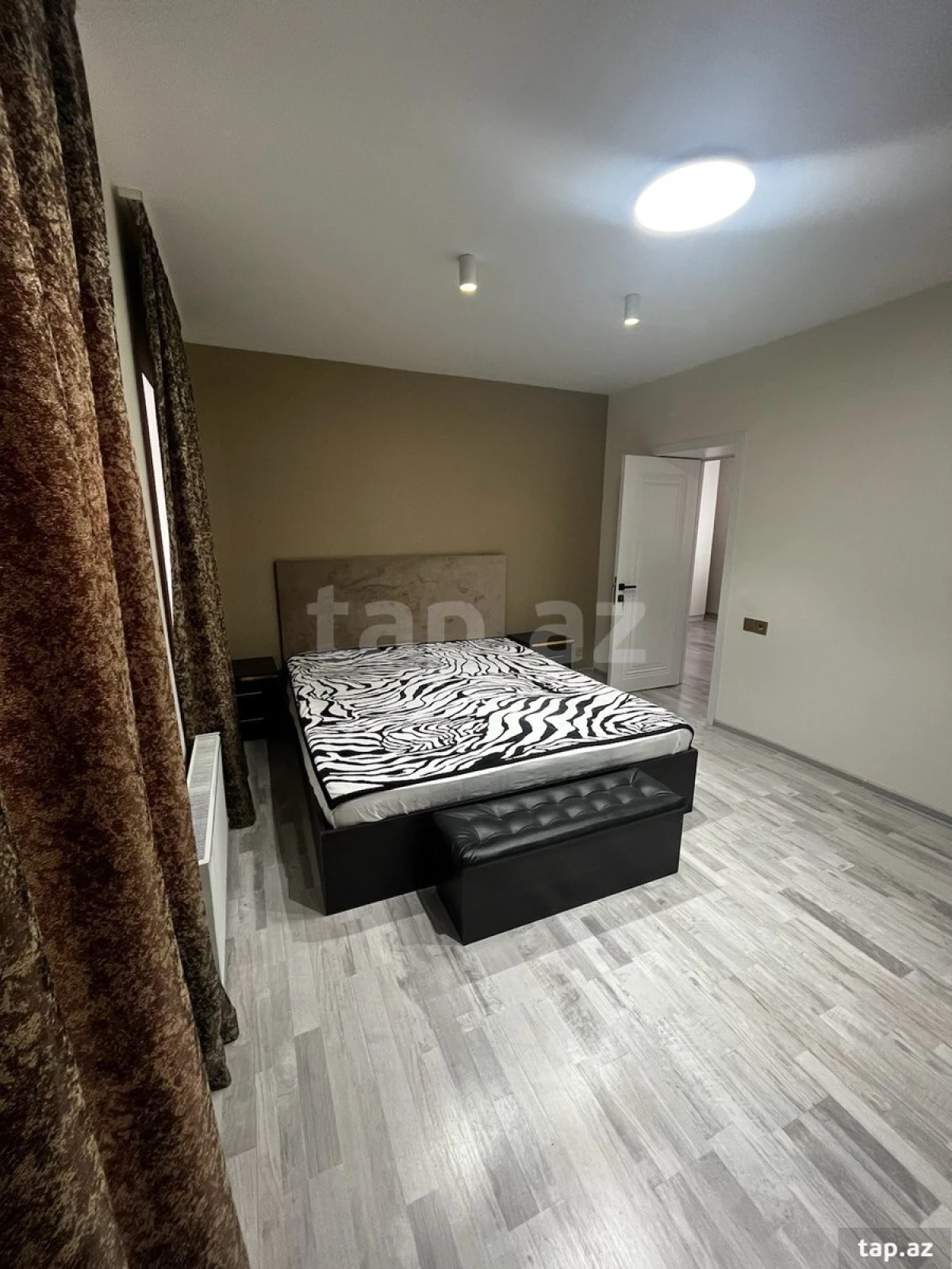 Satılır 8 otaqlı həyət evi