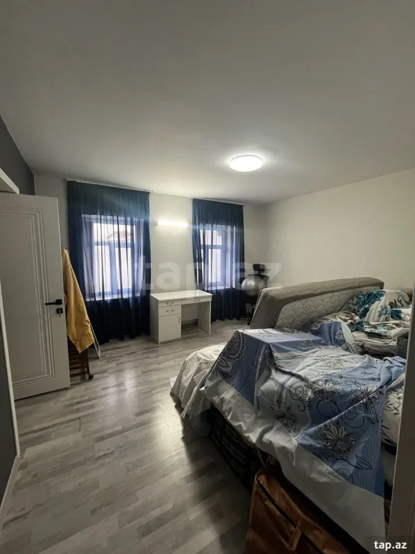 Satılır 8 otaqlı həyət evi