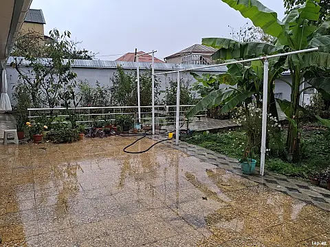 Satılır 8 otaqlı həyət evi