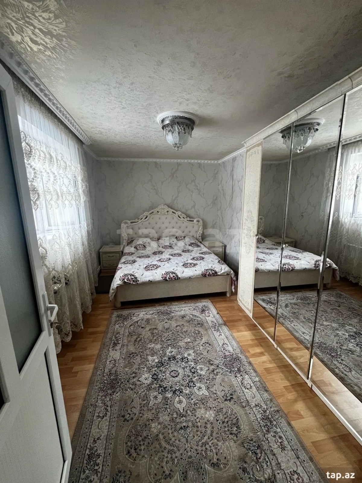 Satılır 8 otaqlı həyət evi