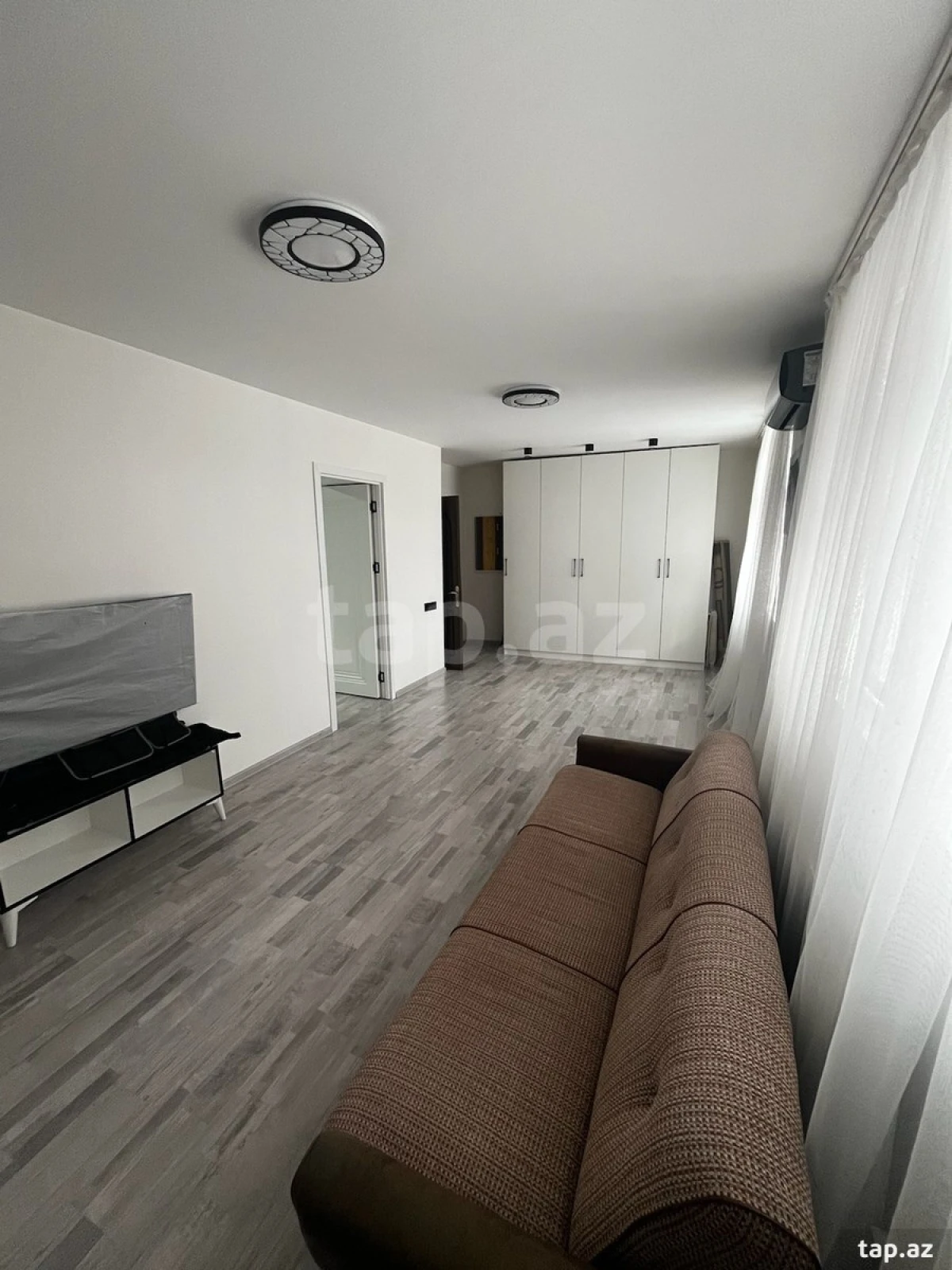 Satılır 8 otaqlı həyət evi