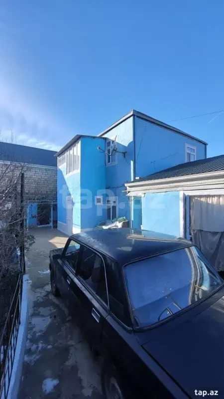 Satılır 8 otaqlı həyət evi 140 m²