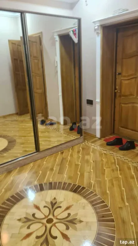 Kirayə verilir 3 otaqlı yeni tikili 135 m²