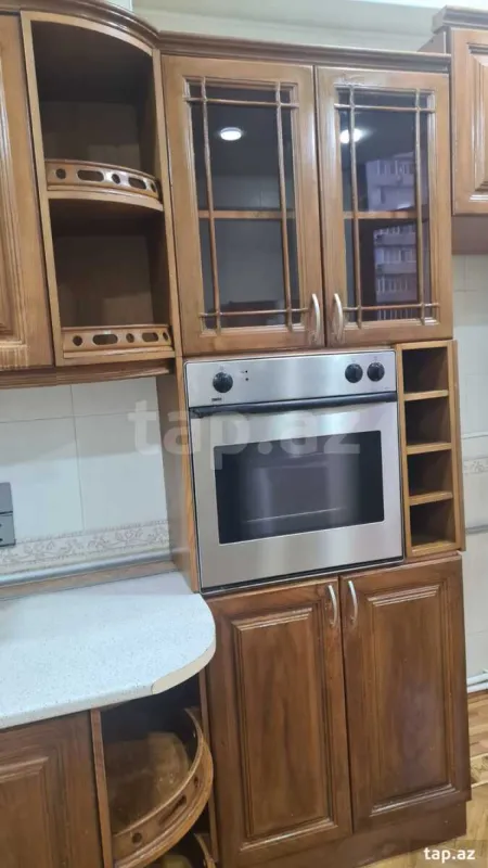 Kirayə verilir 3 otaqlı yeni tikili 135 m²