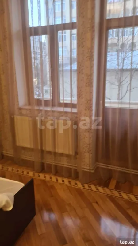 Kirayə verilir 3 otaqlı yeni tikili 135 m²