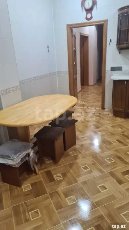 Kirayə verilir 3 otaqlı yeni tikili 135 m²