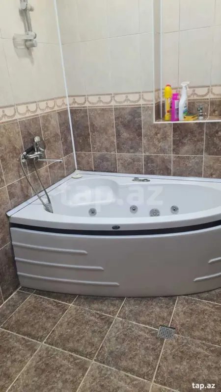 Kirayə verilir 3 otaqlı yeni tikili 135 m²