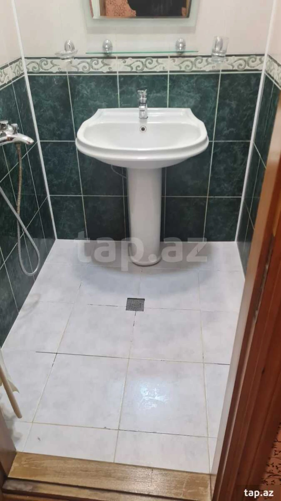 Kirayə verilir 3 otaqlı yeni tikili 135 m²