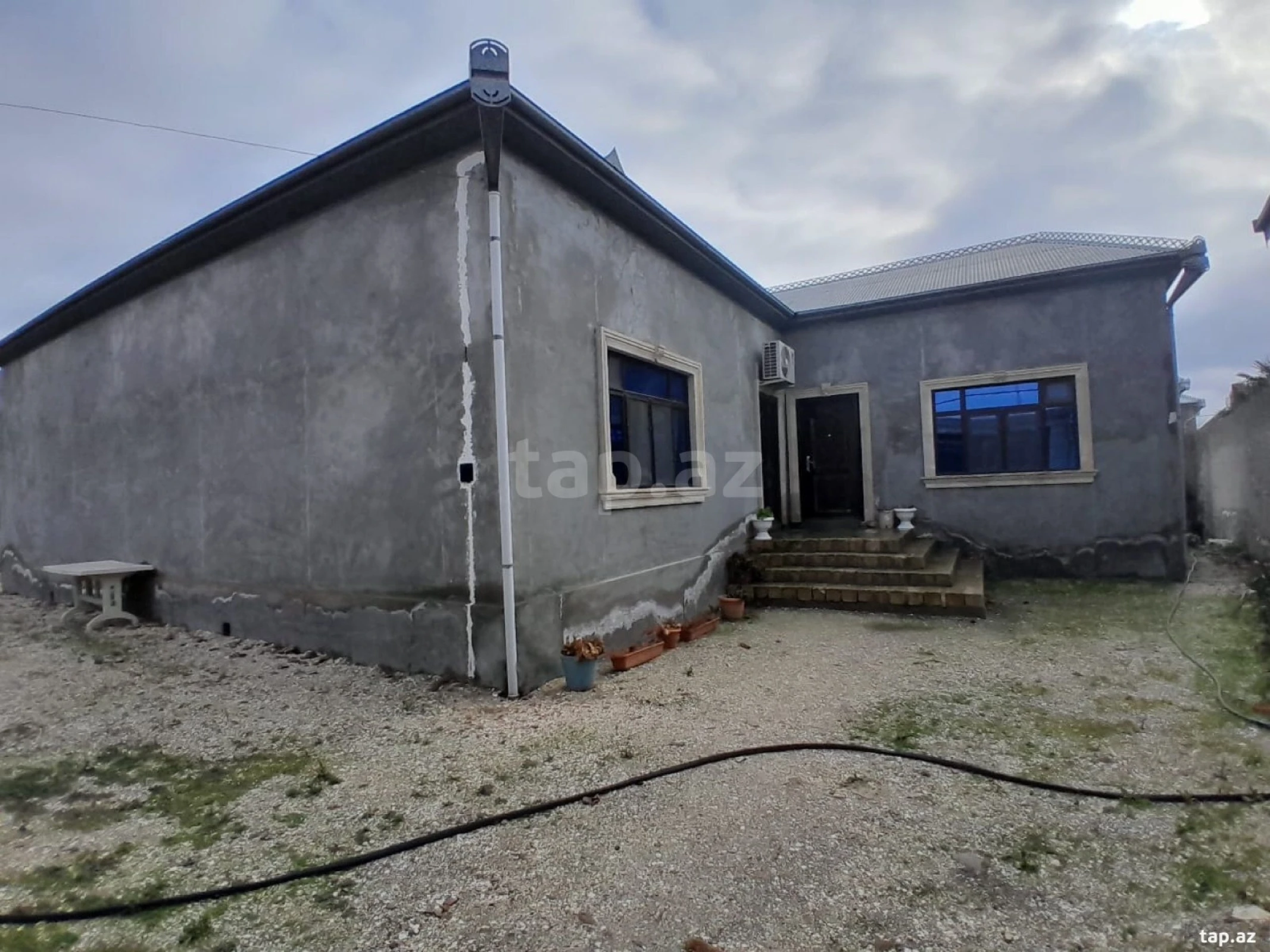 Satılır 5 otaqlı həyət evi