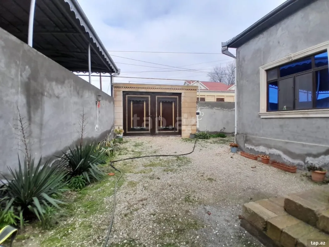 Satılır 5 otaqlı həyət evi