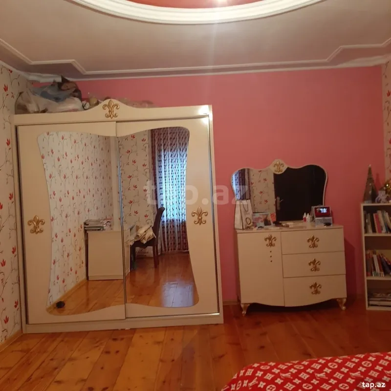 Satılır 5 otaqlı həyət evi