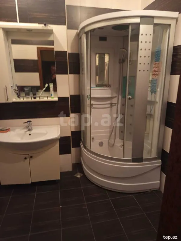 Kirayə verilir 3 otaqlı yeni tikili 120 m²