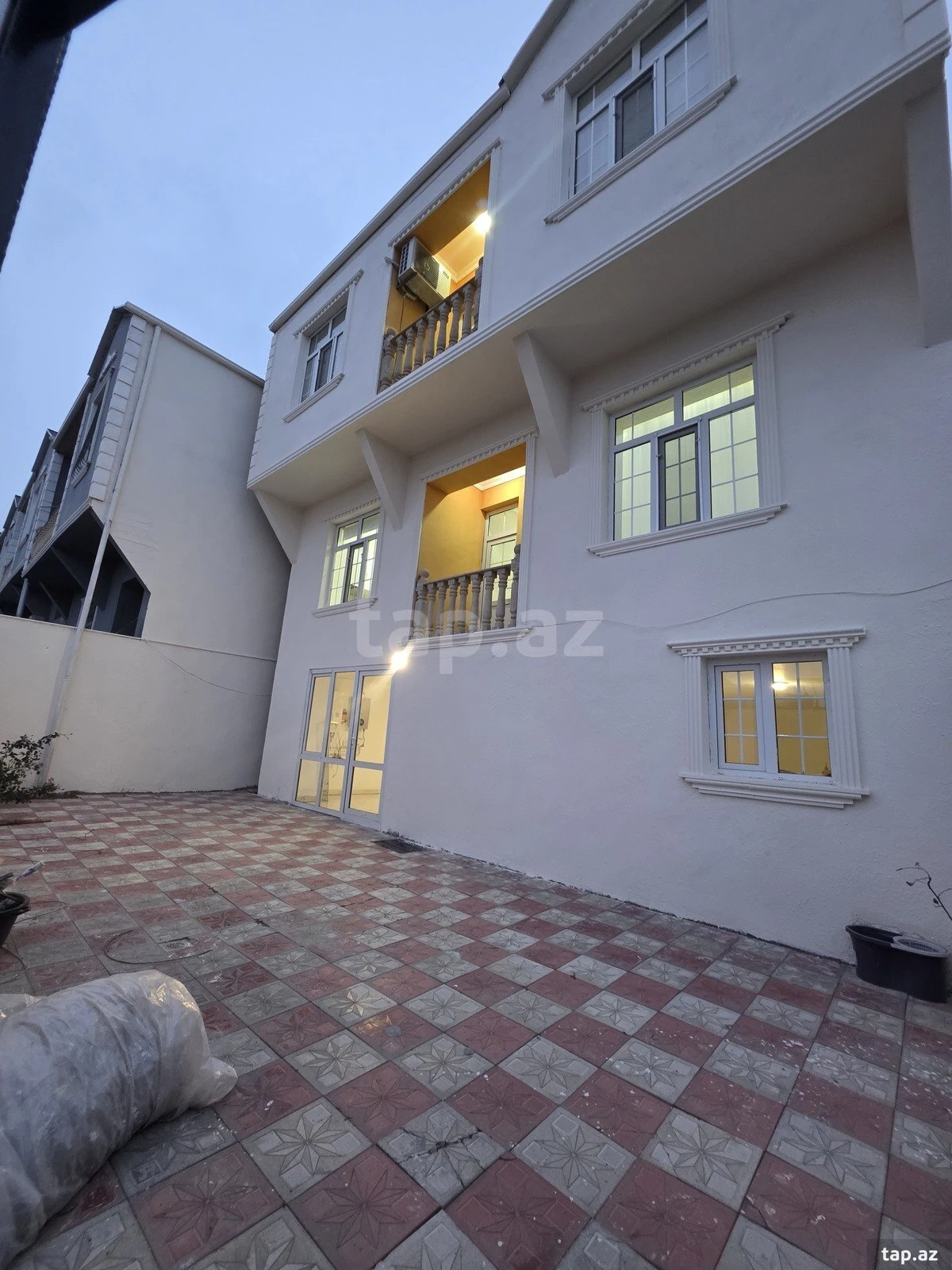 Satılır 4 otaqlı həyət evi