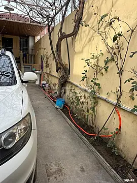 Satılır 8 otaqlı həyət evi