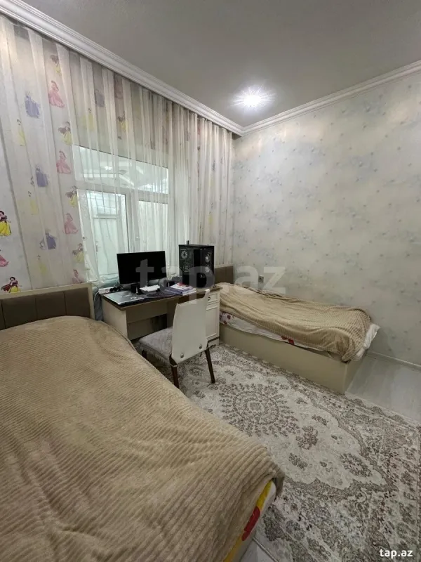 Satılır 8 otaqlı həyət evi