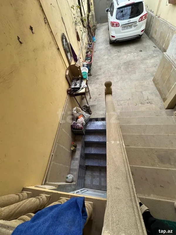 Satılır 8 otaqlı həyət evi