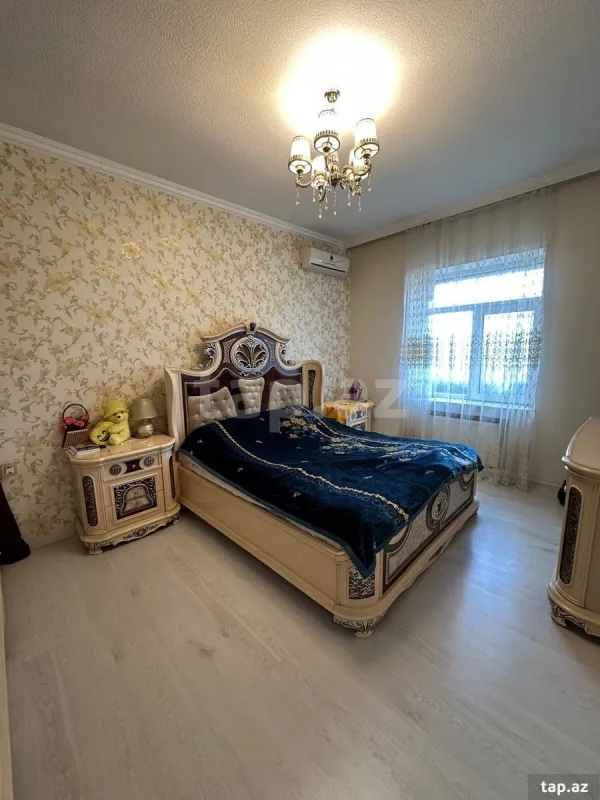 Satılır 8 otaqlı həyət evi