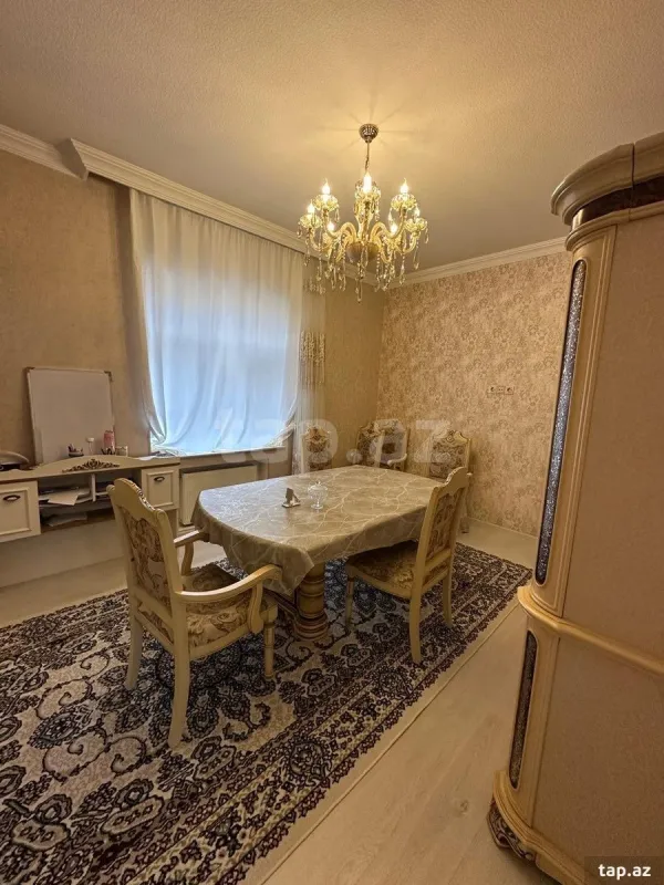 Satılır 8 otaqlı həyət evi