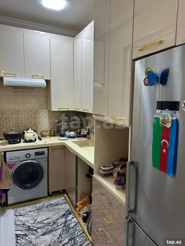 Satılır 8 otaqlı həyət evi