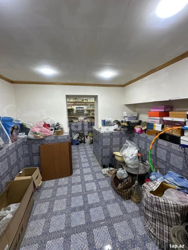 Satılır 8 otaqlı həyət evi