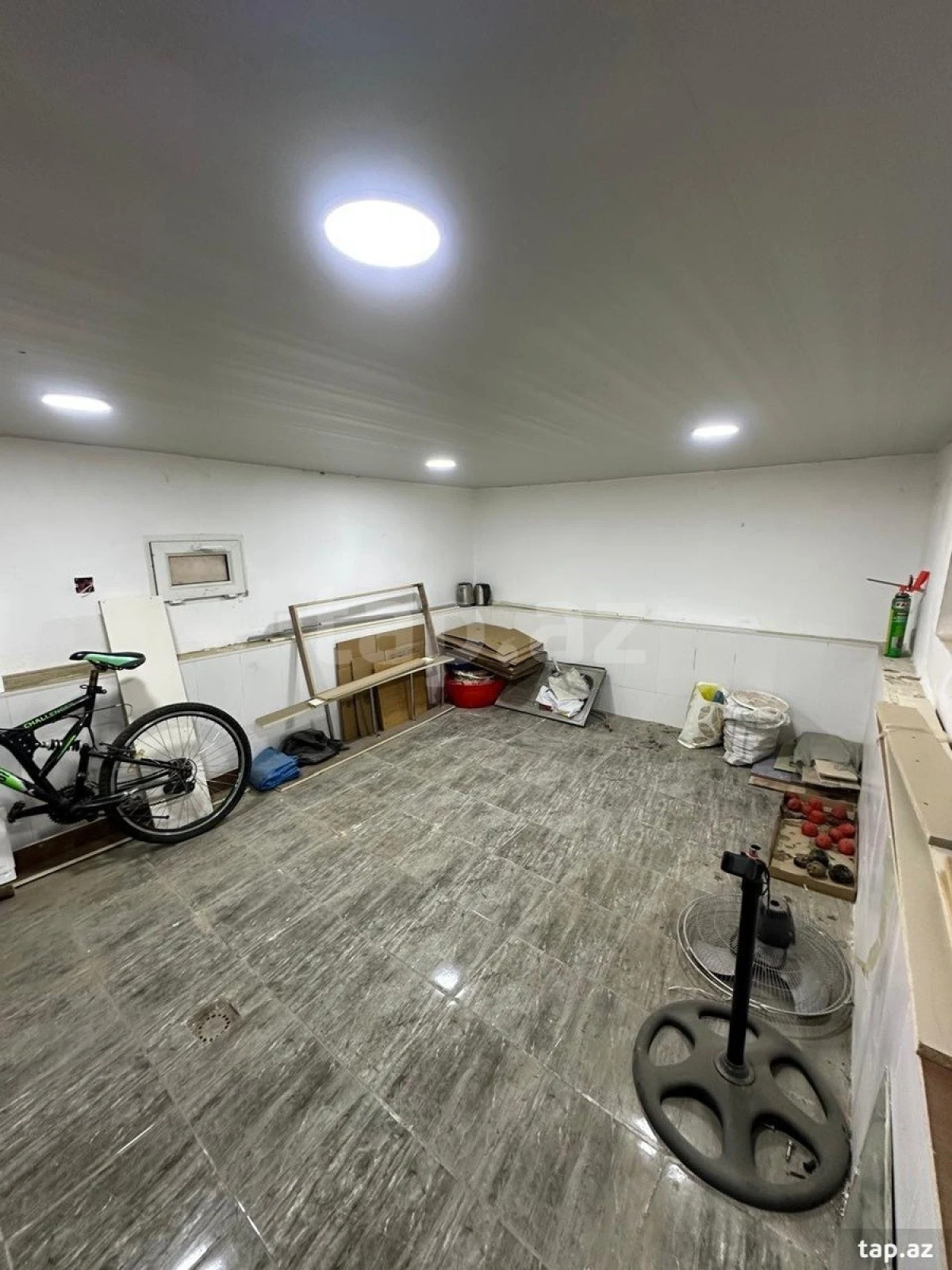 Satılır 8 otaqlı həyət evi