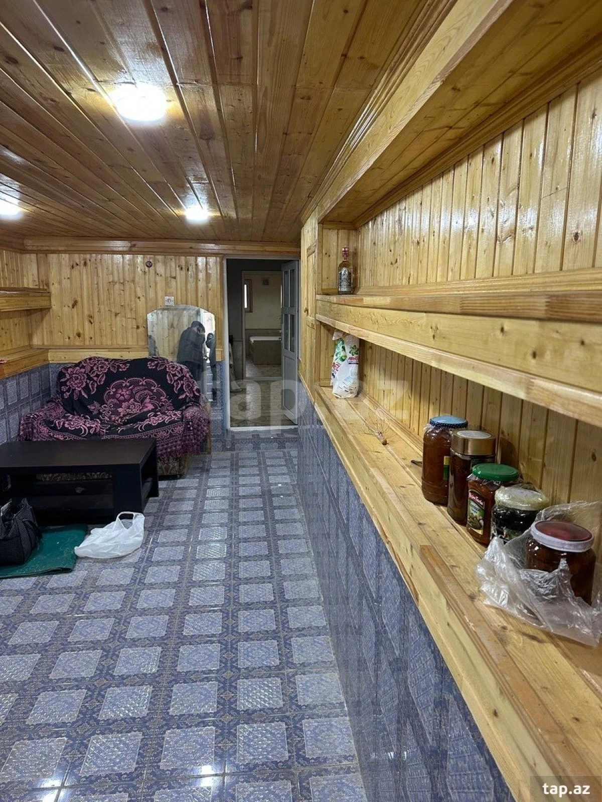 Satılır 8 otaqlı həyət evi